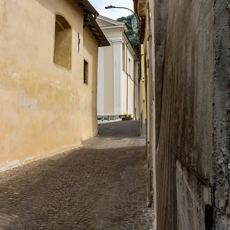 Al Castello -Appartamento Fresco E Ben Isolato Casa de Férias
